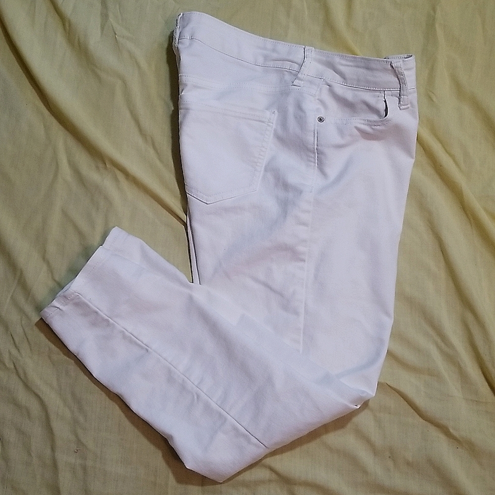 White skinny jeans